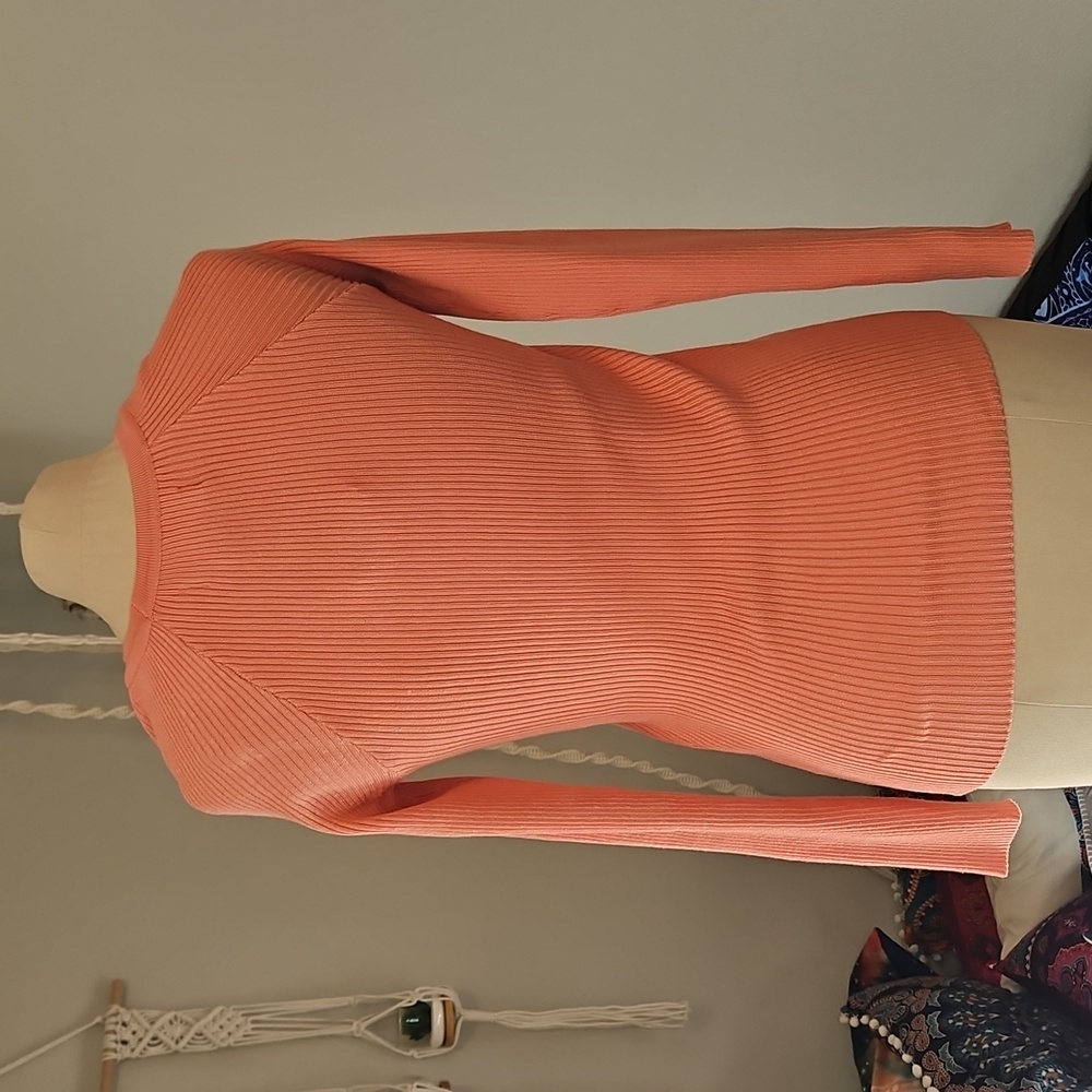 Montgomery Post - Crew Neck Raglan Fitted Ribbed Top - Picture 9 of 12